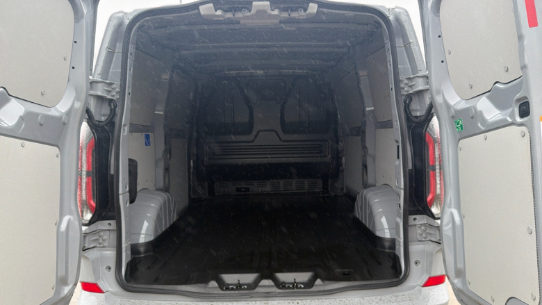 Ford Transit Custom E-320 L1 Rwd 100kW 65kWh H1 Van Limited Auto